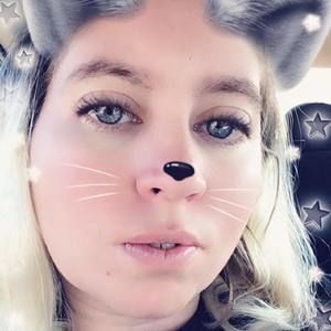 Meet your Posher, Leona